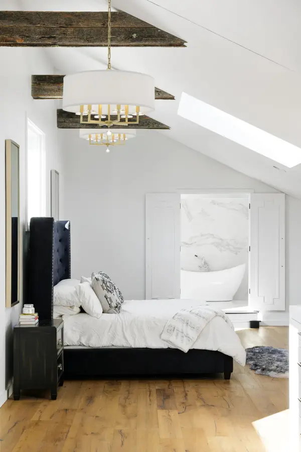 Paxton 25.5" Chandelier in Aged Brass - Image 5