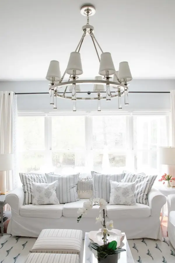 Baxter 31.5" Chandelier in Aged Brass - Image 13