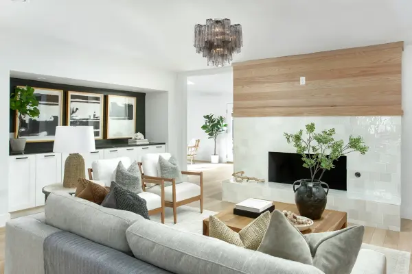 Stunning Mid-Century Statement Piece with Iconic Tronchi Glass Design - Image 30