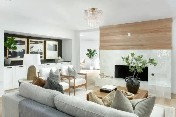 Stunning Mid-Century Statement Piece with Iconic Tronchi Glass Design - Image 70