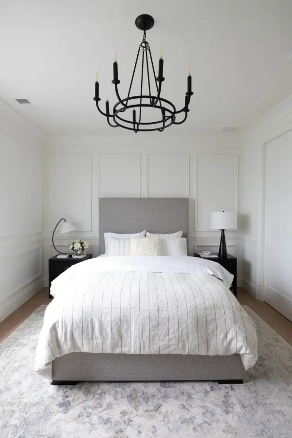 Bailey 28" Chandelier in Aged Brass - Image 13