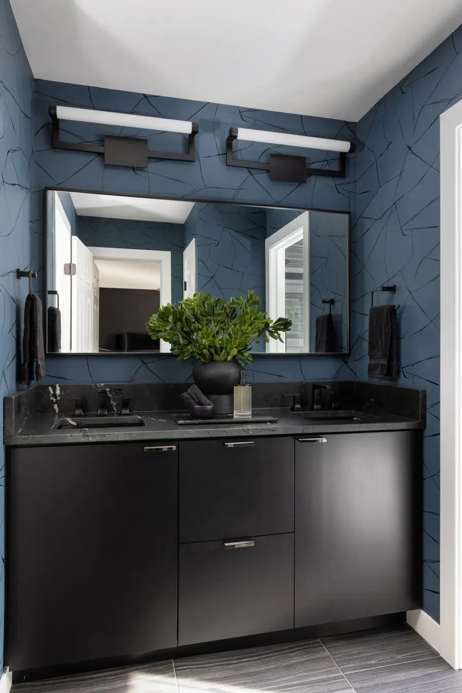 Clinton 26.25" Integrated LED Picture Light - Image 12