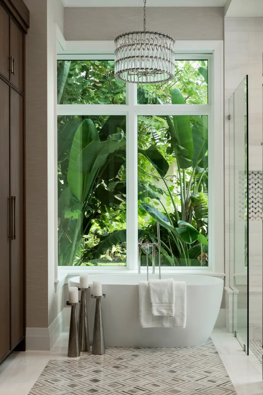 Architectural Modern Chandelier with Sculptural Lucite Design - Image 5