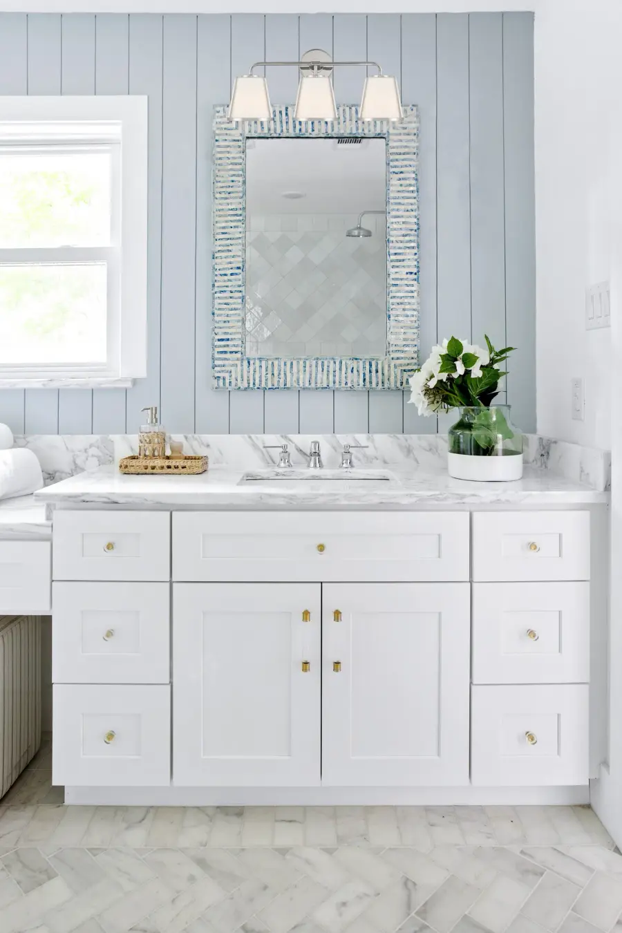 Fulton 23.25" Bathroom Vanity Light in Antique Gold - Image 32
