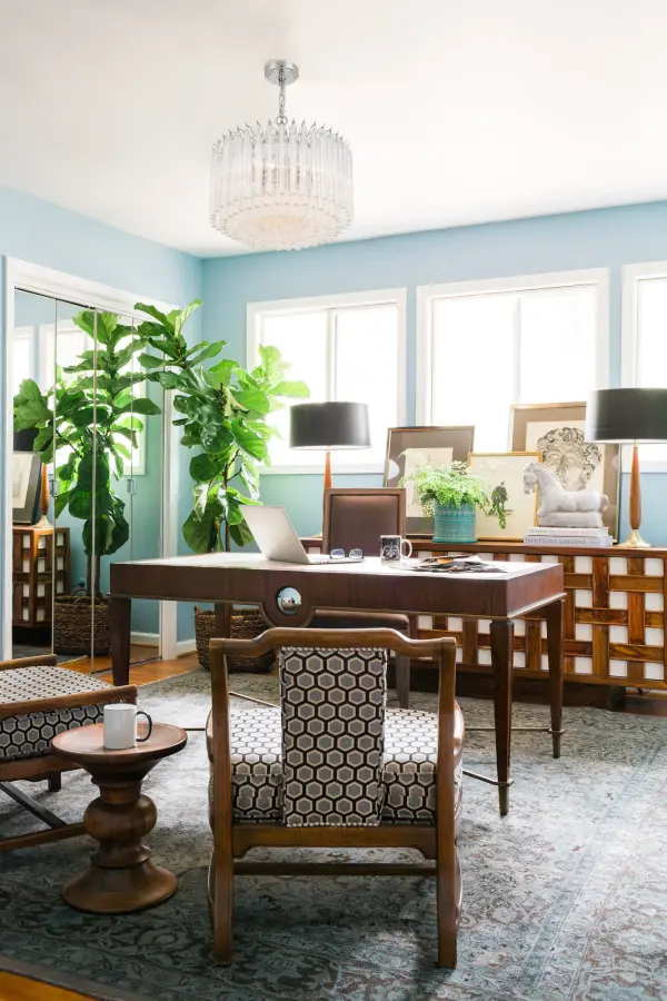 Sophisticated Mid-Century Glamour with Hand-Cut Crystal-Like Glass - Image 16