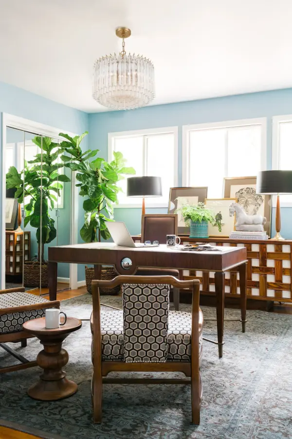 Sophisticated Mid-Century Glamour with Hand-Cut Crystal-Like Glass - Image 7