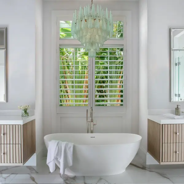 Stunning Mid-Century Statement Piece with Artisan Glass Craftsmanship - Image 7