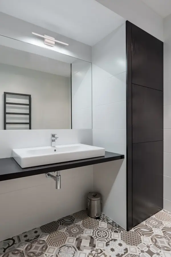 Sleek Linear LED Vanity Light with Soft, Uniform Illumination - Image 3