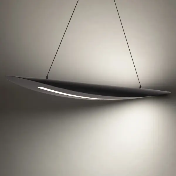 The Black Jack Linear Pendant delivers cutting-edge minimalist design with robust illumination. Its 44-inch surfboard profile provides 5400 lumens of high-CRI light, perfect for task and ambient lighting over islands and tables.