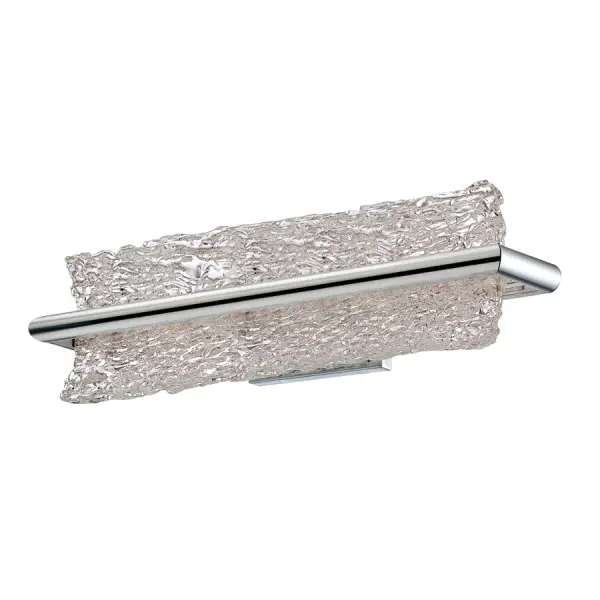 The Vetri vanity light combines hand-crafted Piastra glass with cutting-edge LED technology for a dazzling bathroom lighting solution. Its textured glass captures and refracts light beautifully, while high CRI LEDs ensure excellent color rendering.