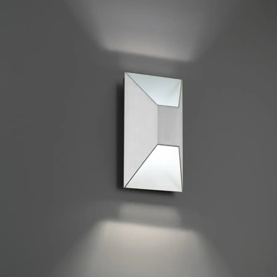 Sleek Bidirectional LED Sconce with Modern Appeal