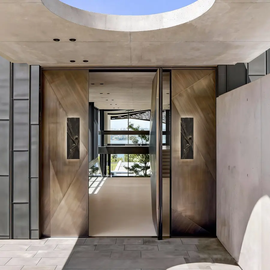 Sculptural Outdoor Lighting with Striking Backlighting - Image 7