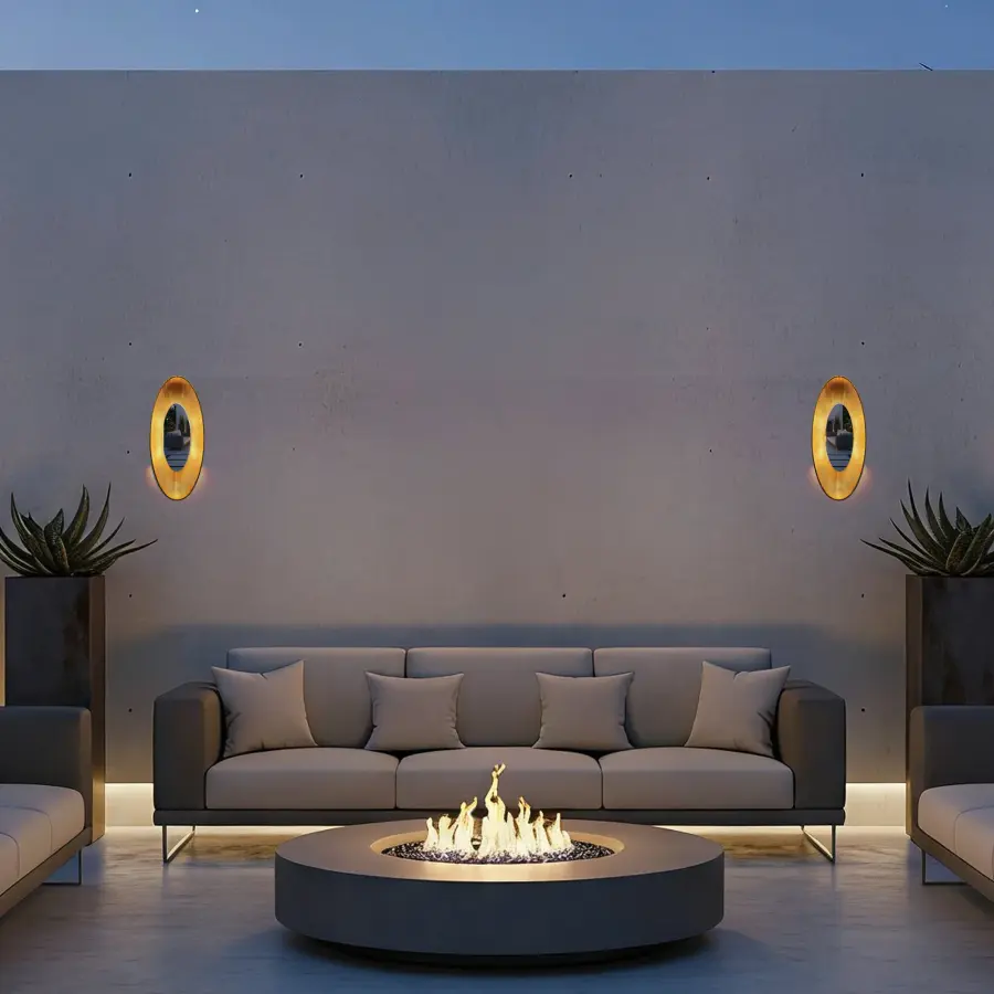 Sophisticated Outdoor Wall Sconce with Sculptural Design - Image 4