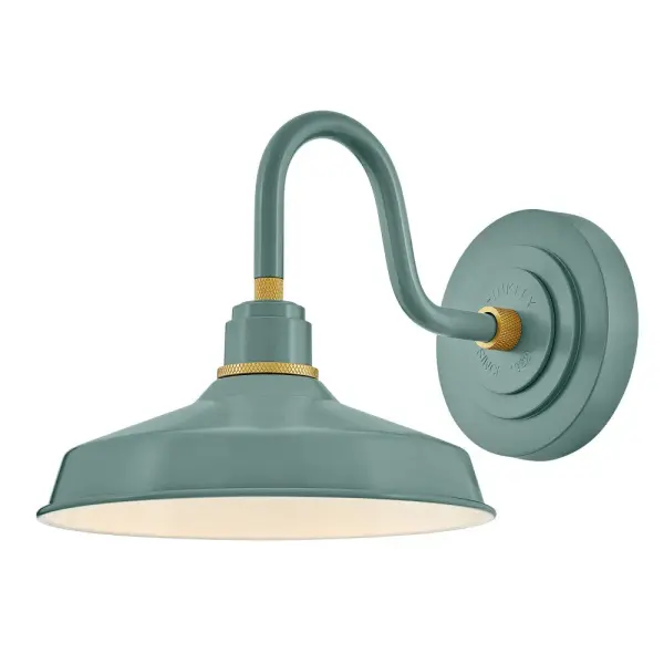 Decidedly industrious, Foundry reinvents purposeful lighting. Focused and direct, the sturdy aluminum shade features knurled brass details to offset a variety of finish options while casting a uniform light. The simple, understated form plants a vintage aesthetic for both inside and outside spaces while offering mix and match options that customize the look.