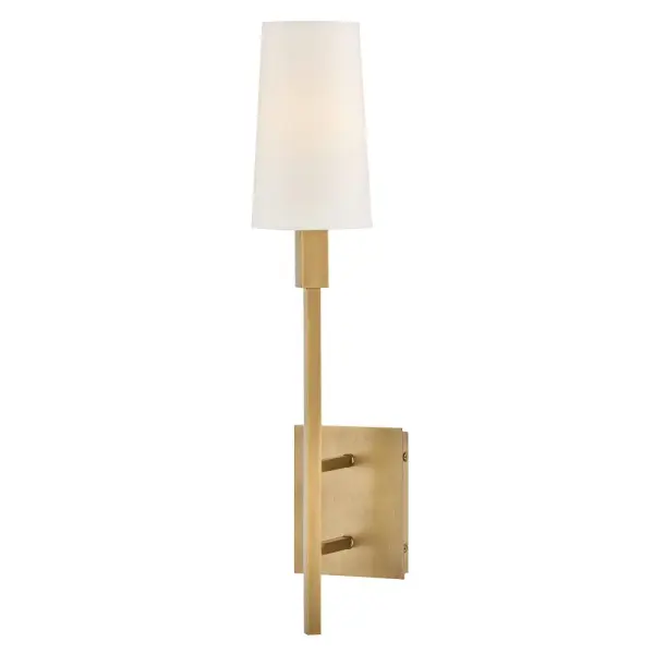 Fenwick’s chic, tailored aesthetic perfectly showcases its natural paper shades accentuated by bespoke, topstitched detailing. Square arms create dynamic angles complemented by a Heritage Brass or Black finish.