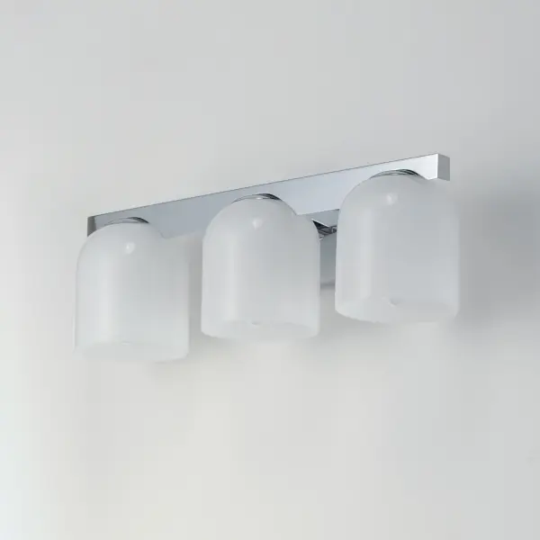 Scoop 3-Light Bath Vanity in Polished Chrome - Image 4