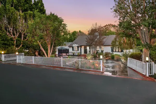 Simple lines create a transitional style that fits a wide variety of exterior home design. Available in both Platinum or Bronze finish, Frosted Seedy or Clear Ribbed glass, or fluorescent, incandescent or LED lamping. - alternate view