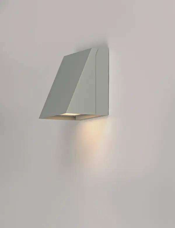 Pathfinder LED Outdoor Wall Sconce in Silver - Image 4