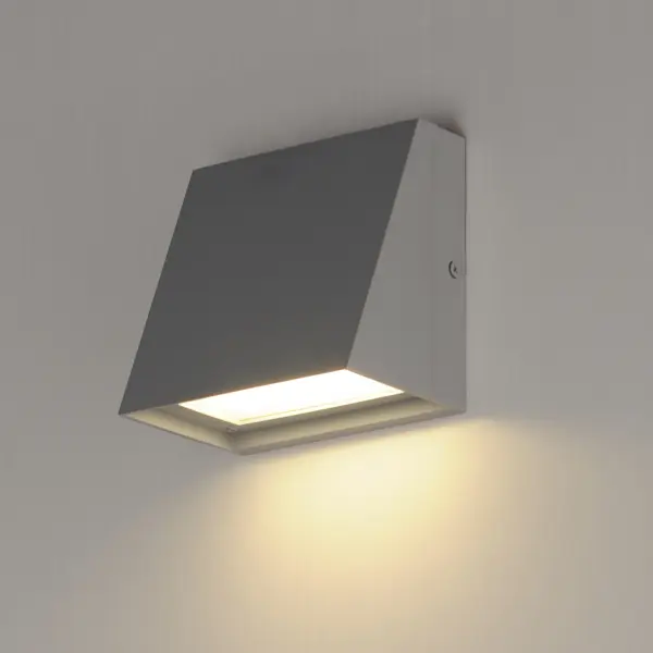 Pathfinder LED Outdoor Wall Sconce in Silver - Image 4