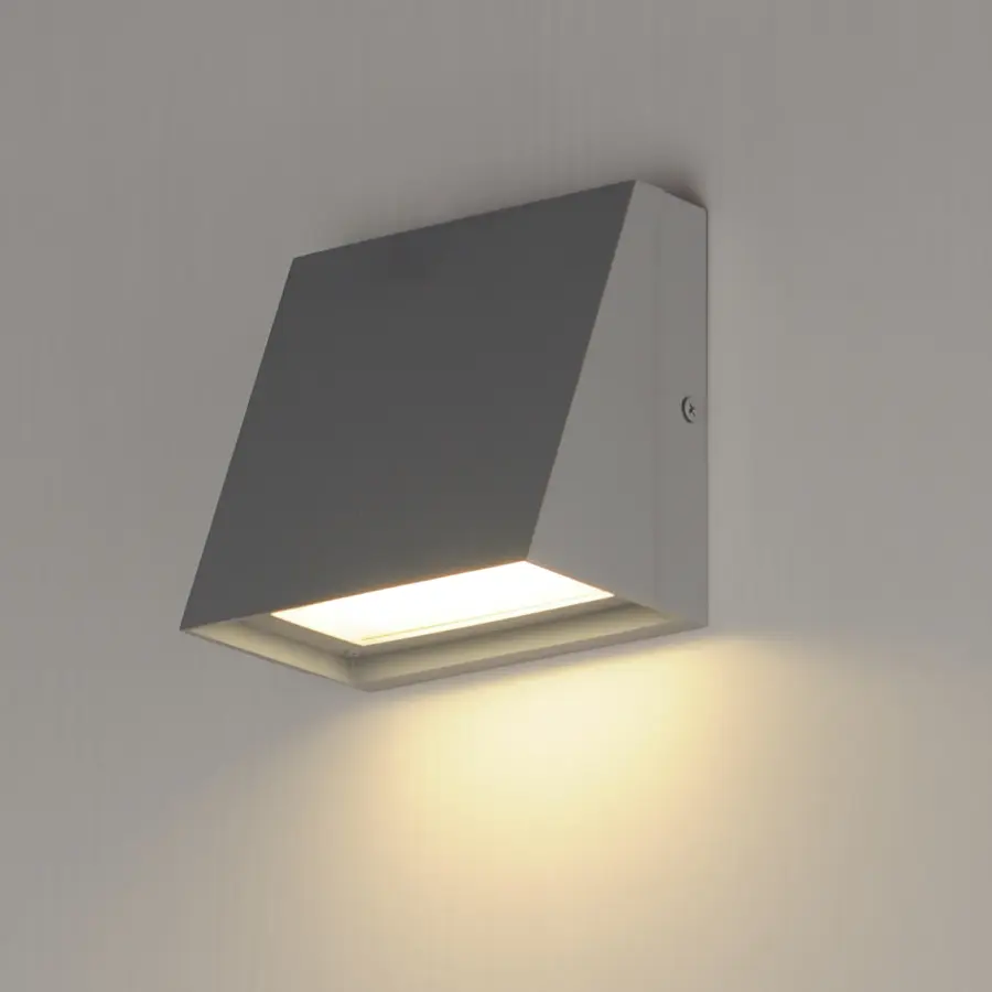 Pathfinder LED Outdoor Wall Sconce in Silver - Image 4