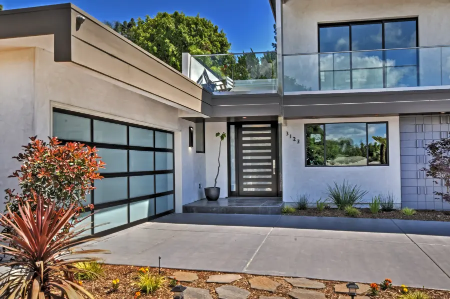 The Avenue LED by Maxim - Image 6