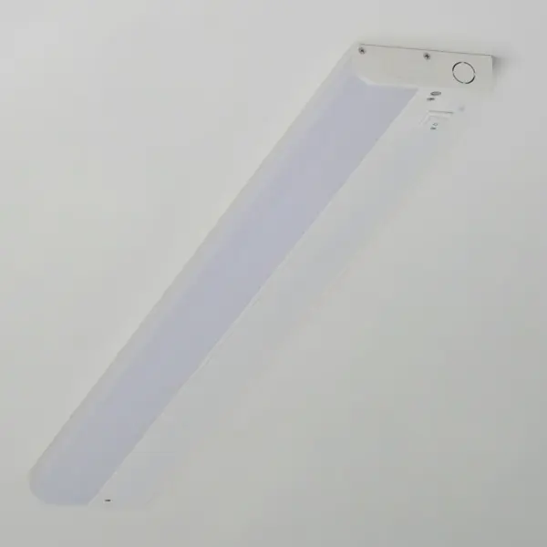 Featuring a defused LED light with an 90+ CRI this 3,000K undercabinet light provides an energy efficient light output at an economical price. Available in six sizes with a white finish housing the 1K family is Maxim's starting value in undercabinet lighting. - alternate view