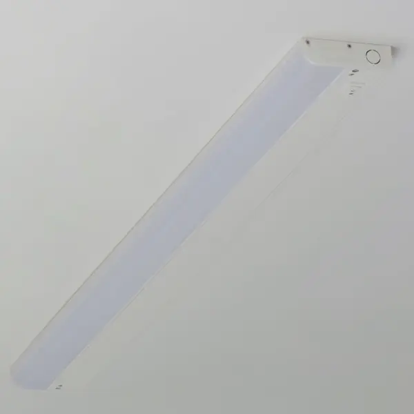 Featuring a defused LED light with an 90+ CRI this 3,000K undercabinet light provides an energy efficient light output at an economical price. Available in six sizes with a white finish housing the 1K family is Maxim's starting value in undercabinet lighting. - alternate view