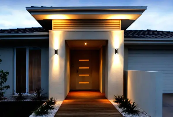 Pulse Outdoor Wall Sconce - Black/Clear Glass - Image 2