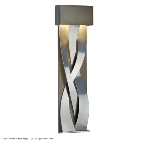 Three bands of metal intertwine to create a stunning sculptural design. The LED light flowing from the enclosure above creates a dramatic play of light and shadow. This transitional design is perfectly suited to both traditional and contemporary settings.