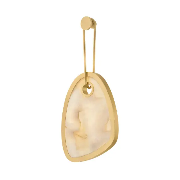 Vela transforms the wall sconce into a piece of material poetry, pairing luminous onyx with a delicate vintage brass loop. Its soft ambient glow and elemental presence make it ideal for creating intimate, sophisticated atmospheres in modern or moody interiors.