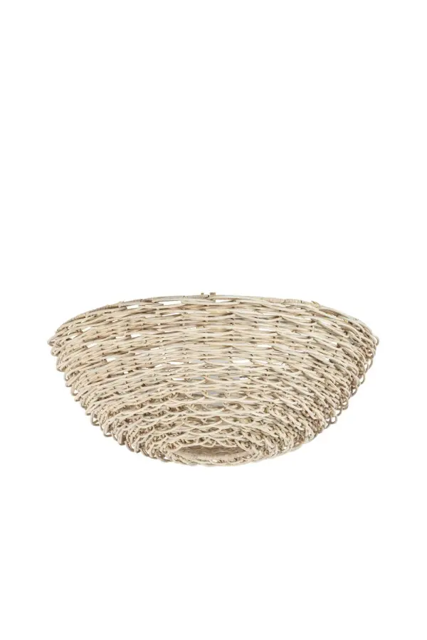 The Campo semi flush mount brings organic warmth through its whitewash rattan shade woven in a unique scalloped pattern. Light filters beautifully through the loose weave, creating captivating wall and ceiling effects while the Vintage Gold Leaf metalwork adds refined elegance.