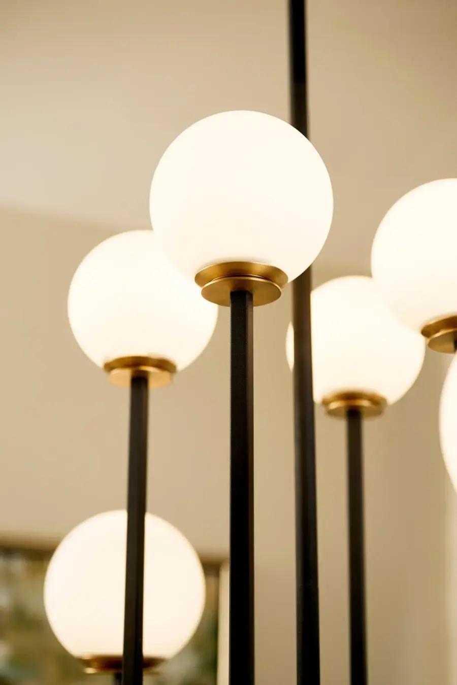 Bonzo Eight Light Chandelier - Image 4