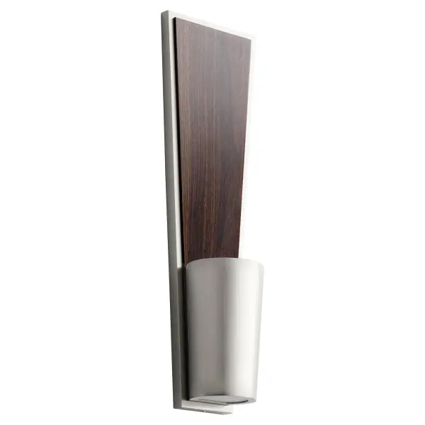 The Favero wall sconce delivers sophisticated ambient lighting with its distinctive dual-end illumination design. The walnut finish adds organic warmth while the satin nickel provides a sleek, contemporary touch.