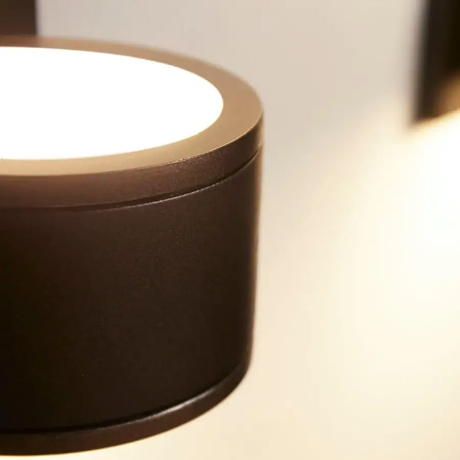 Refined Contemporary Outdoor Lighting with Wet-Rated Durability - Image 4